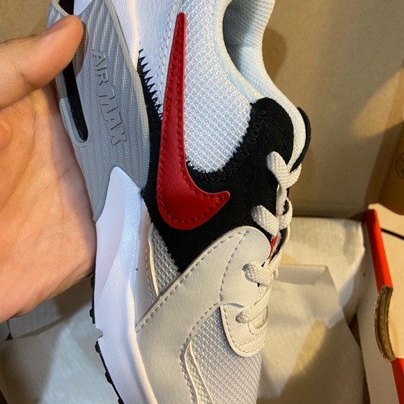 Kids size 12 Airmax Nike, New in box. - Picture 3 of 6